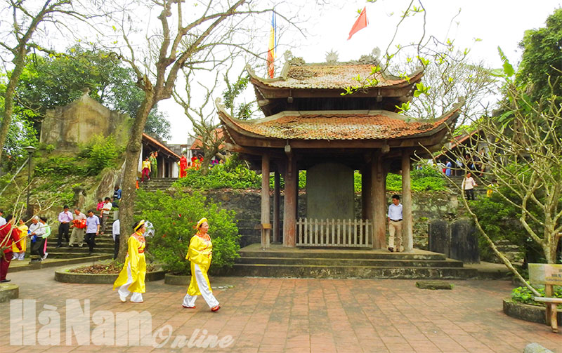 bia_sung_thien_doien_linh-10_04_55_414.jpg